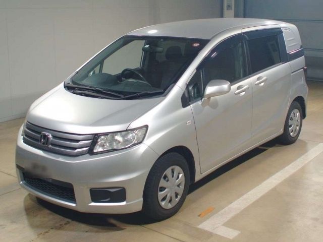 7331 Honda Freed spike GB3 2011 г. (TAA Kinki)